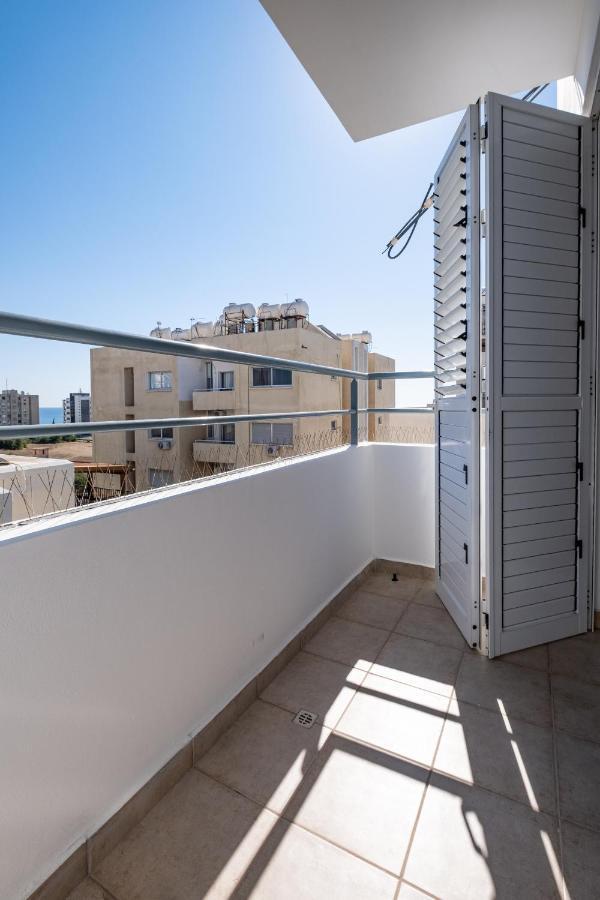 The Saline Views Makenzy Apartment Larnaca Ngoại thất bức ảnh